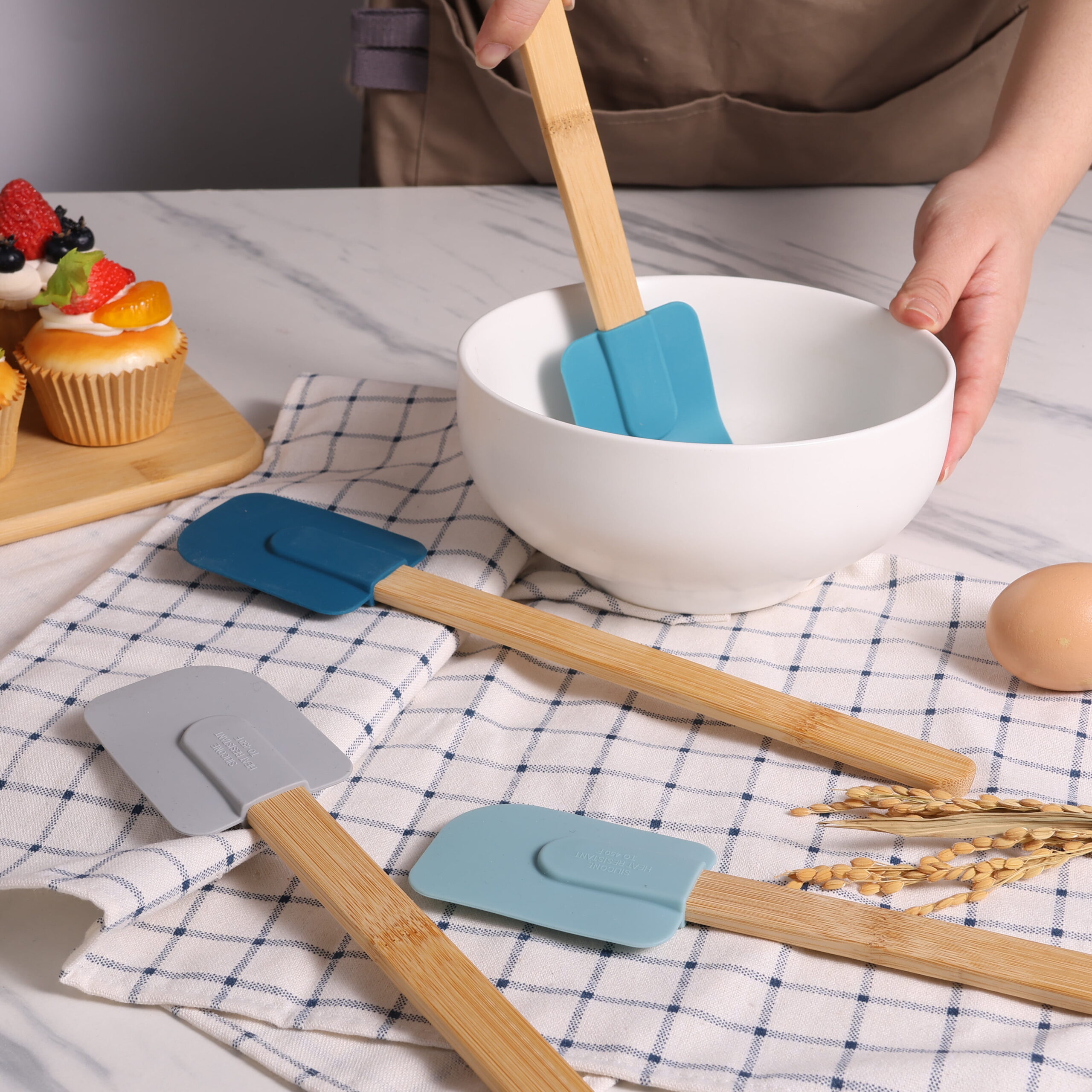 Mainstays Colorful Silicone Spatulas Set 4 with Bamboo Handles, Blue - Image 4