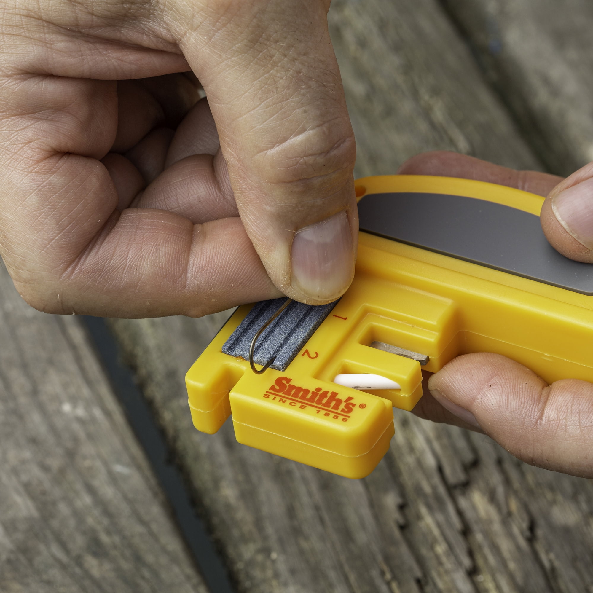 Smith’s Deluxe Fillet Knife & Hook Sharpener 50410 - Image 3