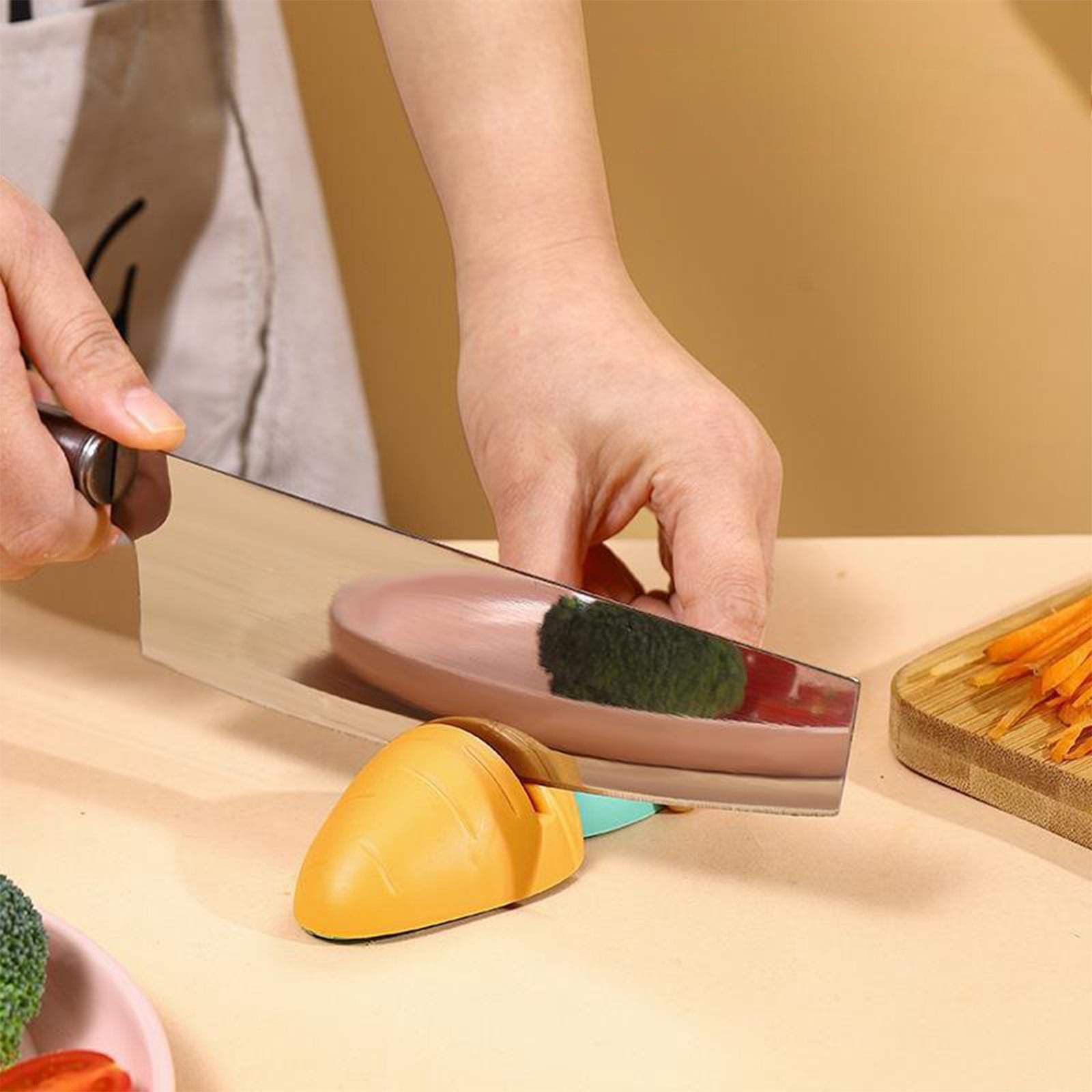 Tusihei Mini Knife Sharpener, Carrot Shaped Whetstone, Cartoon Design Small Kitchen Knife Sharpening Stone for Home and Outdoor Cutter Sharpening - Image 2